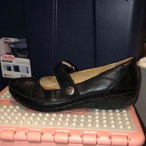 CLARKS non stick shoes